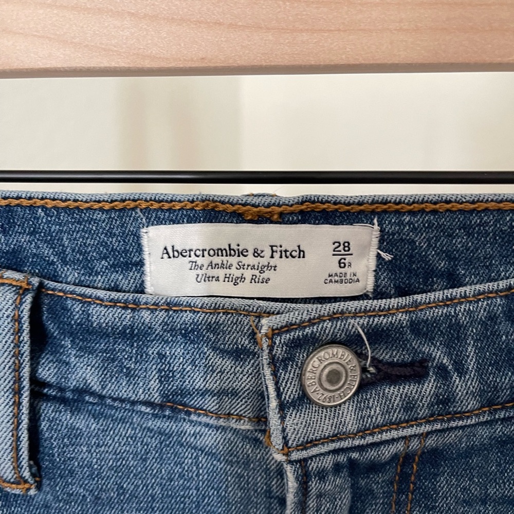 Abercrombie & Fitch Ankle Straight Ultra High Rise Jeans